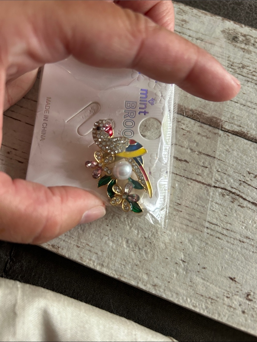 5-)25 Crystal Parrot Brooch with Pearl Accent